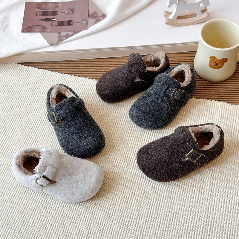 

Зимняя детская повседневная обувь, новинка 2025 года, детская плюшевая обувь, уличная модная хлопковая обувь с мягкой подошвой для девочек, простые однотонные туфли на плоской подошве