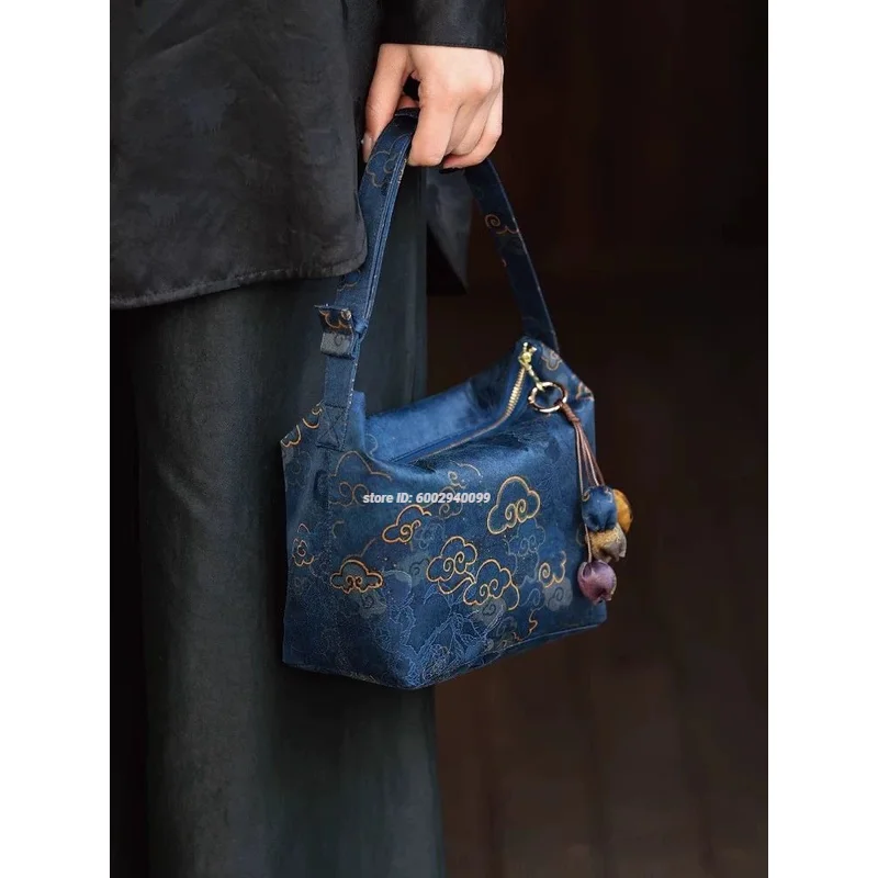 

Elegant Chinese Style Silk Bag Women Shoulder Purse Handbag Lunch Bag Tote Cheongsam Female Cosplay Clutch