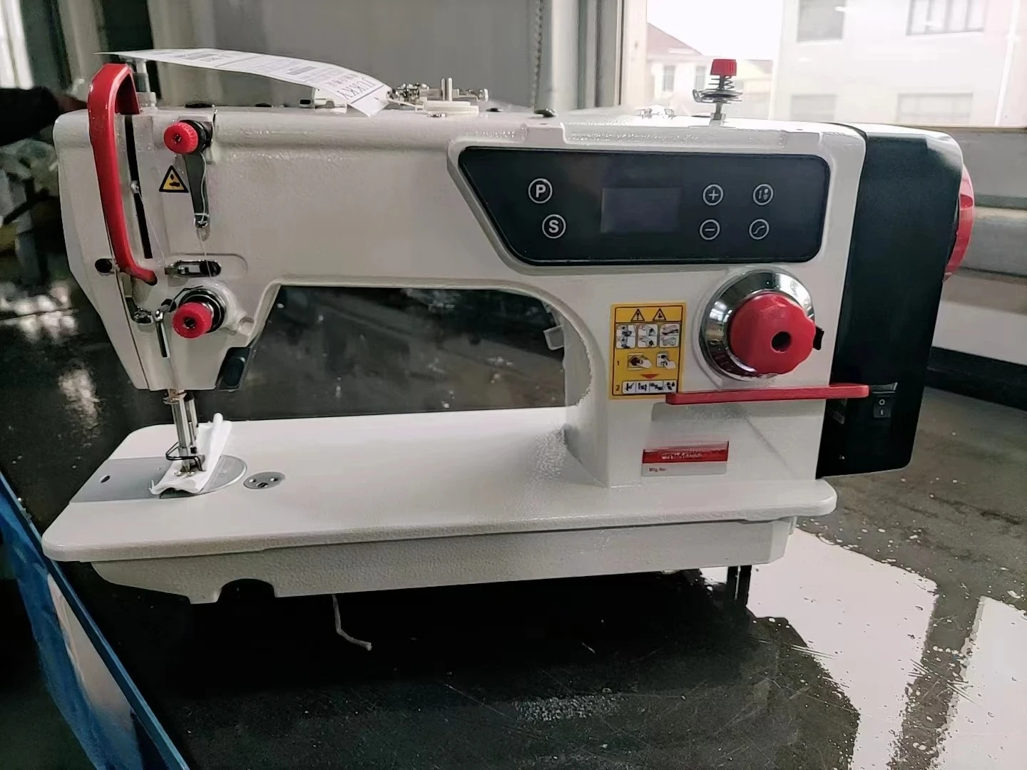 High-speed Direct Drive Lockstitch Maquina De Coser Industrial Sewing Machine Suitable for Sewing Shirts Suits