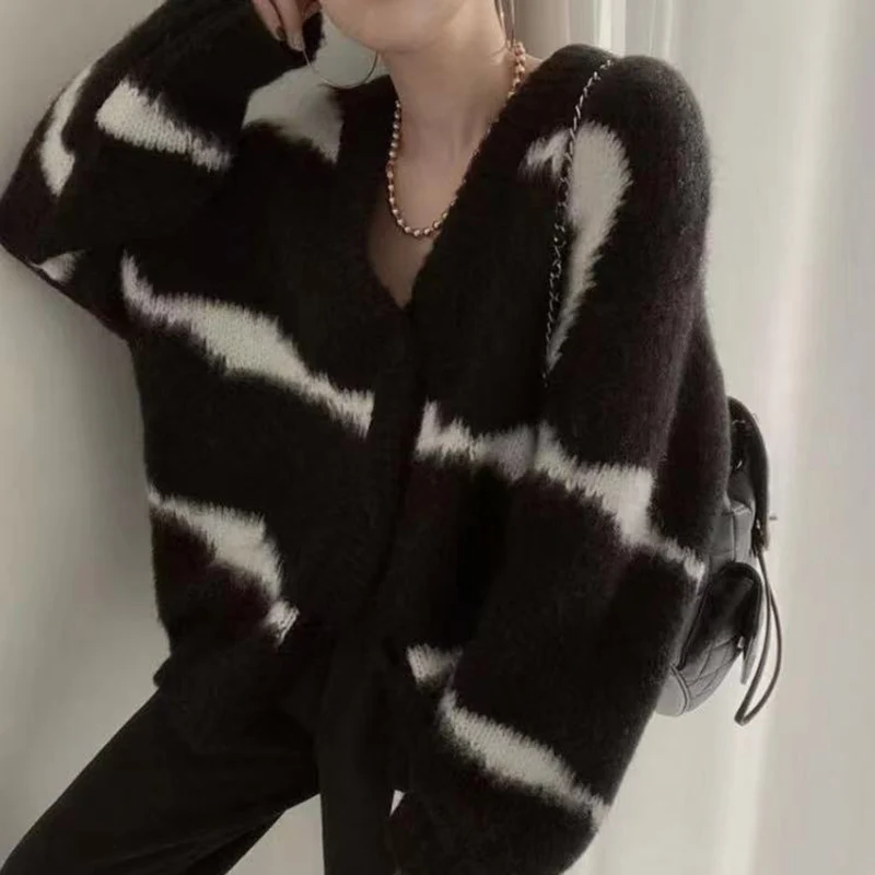 Loose V Neck Sweater Cardigans Women 2023 Autumn Long-Sleeved Knitted Cardigan Woman Korean Style Single-Breasted Knitwear