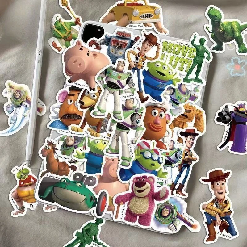 50 sztuk śliczne Disney Anime Toy Story naklejki Buzz Lightyear Woody naklejki DIY Laptop telefon księga gości naklejka z motywem kreskówkowym zabawki dla dzieci
