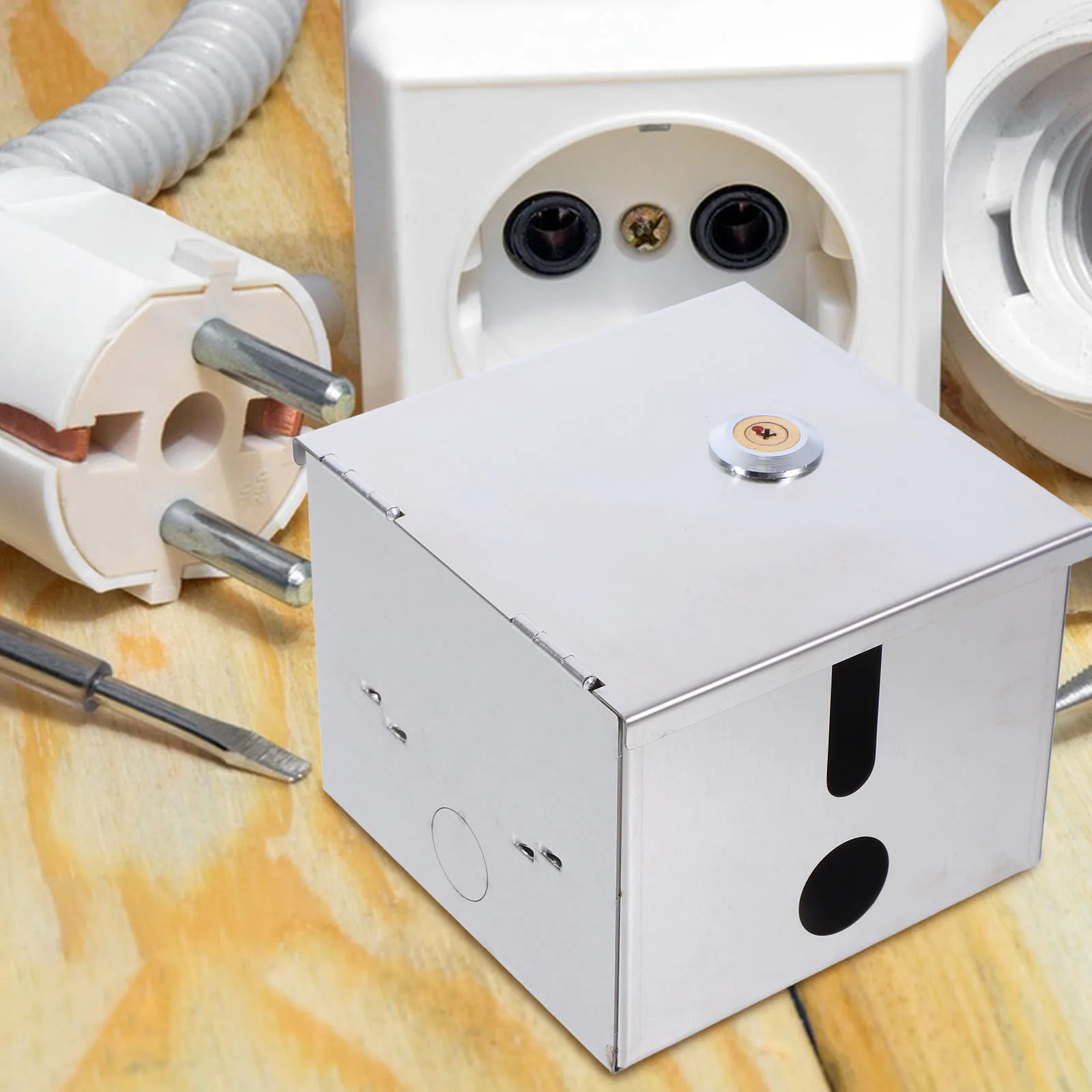 صندوق مقبس مقاوم للماء من الفولاذ المقاوم للصدأ للاستخدام الخارجي قابل للقفل وشديد التحمل ومقاوم للعوامل الجوية لمنفذ الشارع