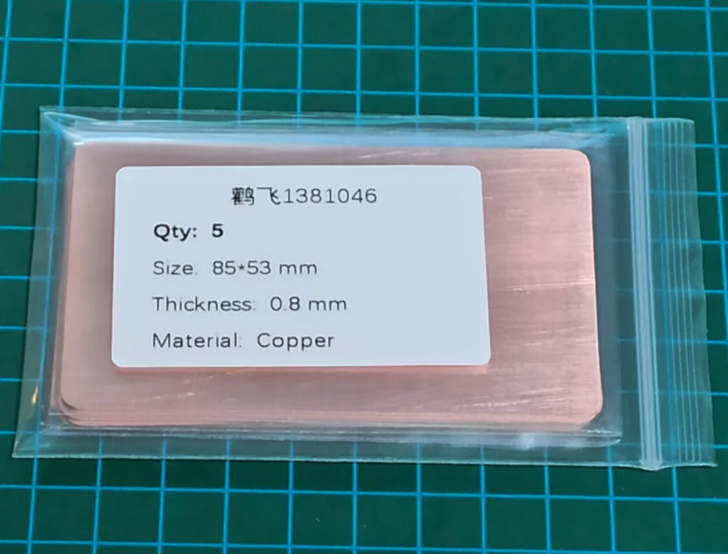 Handgemaakte gepolijste metalen koperen visitekaartjes met dubbele borstelafwerking, dikte 0,8 mm, geschikt voor fiberlasergravering