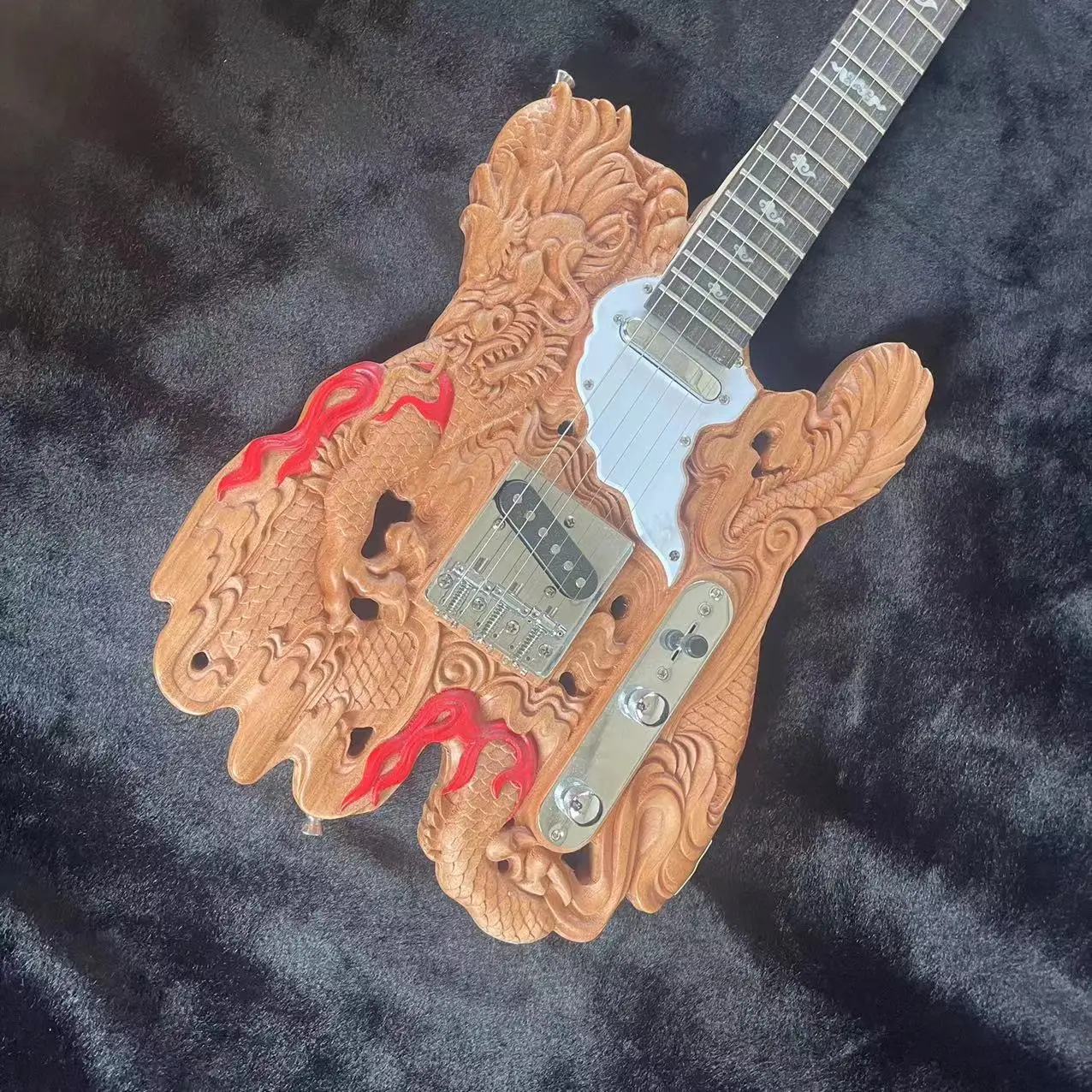 Carved dragon shaped pattern 6-string electric guitar split electric guitar, natural wood color body, high gloss, rose wood fing