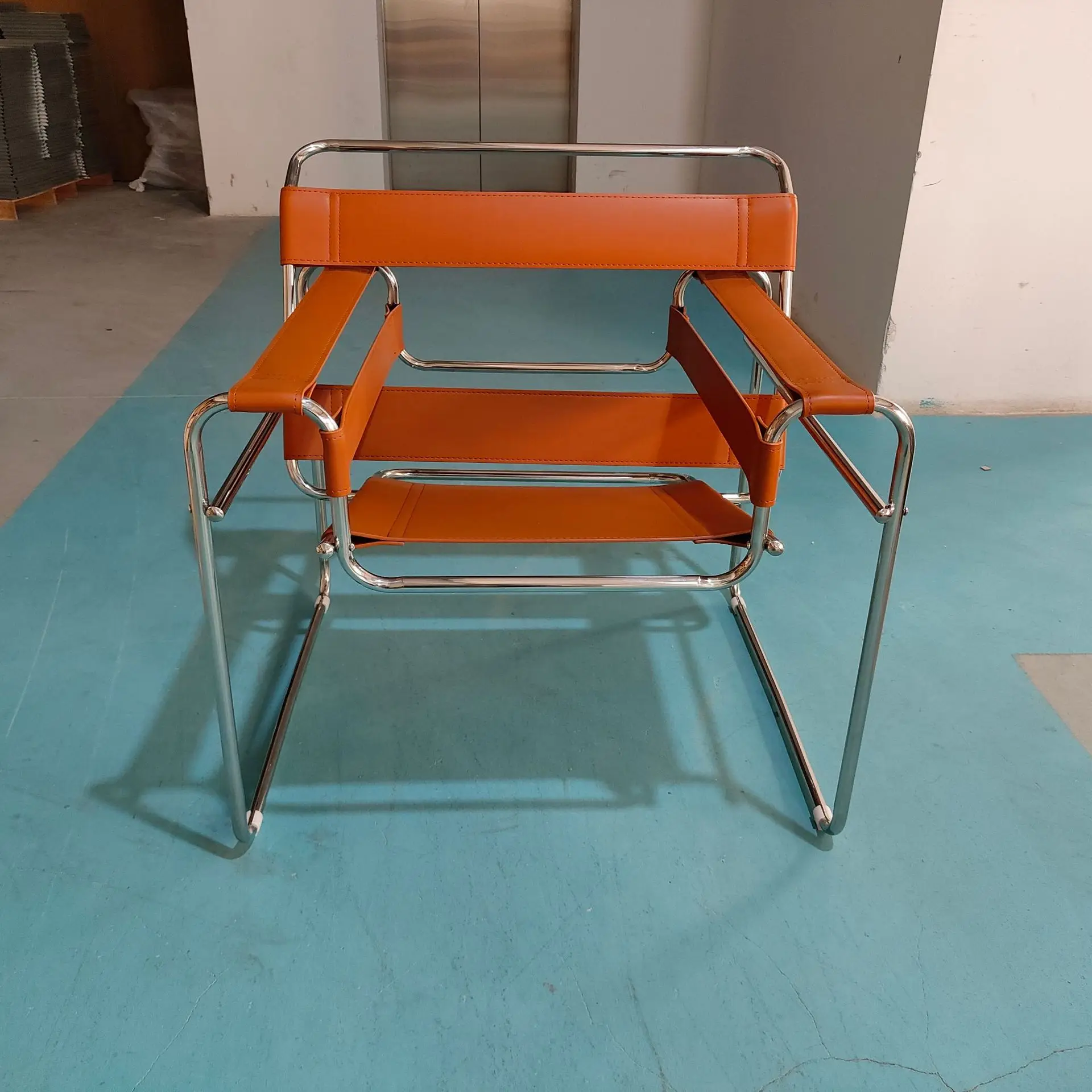 

Customizable Nordic saddle leather dining chair