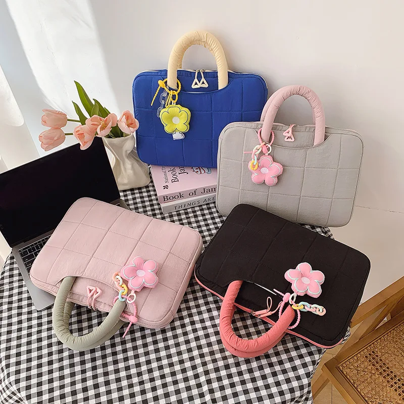 Bolso para computadora de color sólido de estilo simple, computadora portátil, bolso para tableta, uso estudiantil con decoración colgante de flores pequeñas