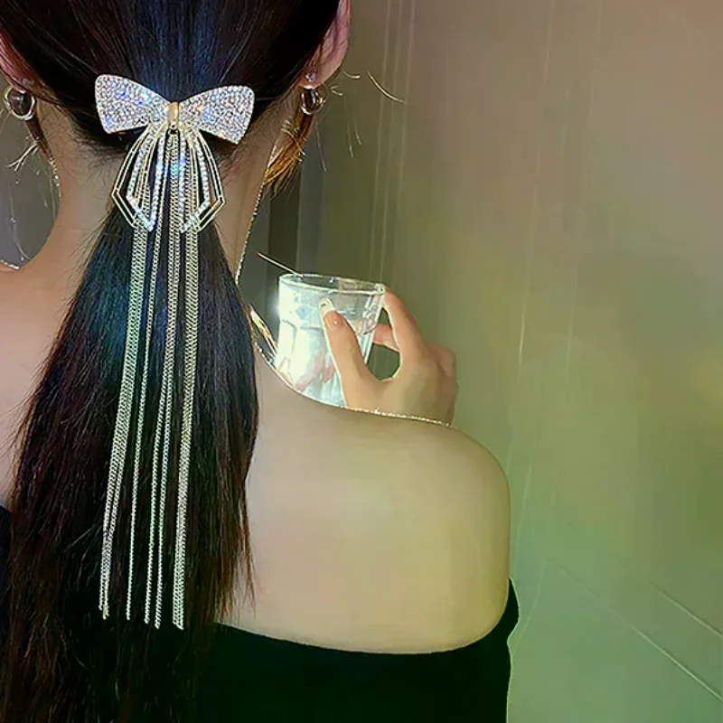 Fermagli per capelli con nappa con fiocco di nuova moda per le donne Accessori per capelli con nappa con strass scintillanti delicati 2023