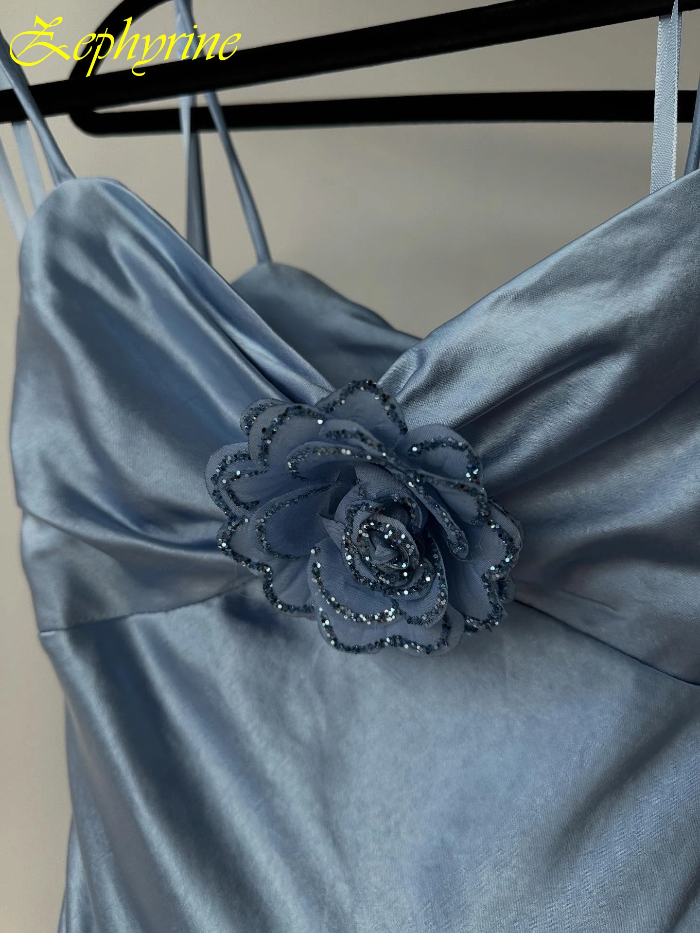 Maßgeschneiderte A-Linie-Spaghettiträger, elegantes formelles Abendkleid, modische, maßgeschneiderte Anlasskleider, moderne, zarte Promi-Kleider