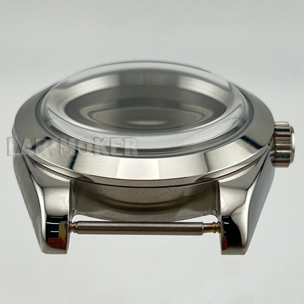 

39mm diving watch features a polished case and strap equipped with the NH35 NH36 ETA2824 Miyota8205 movement arched glass