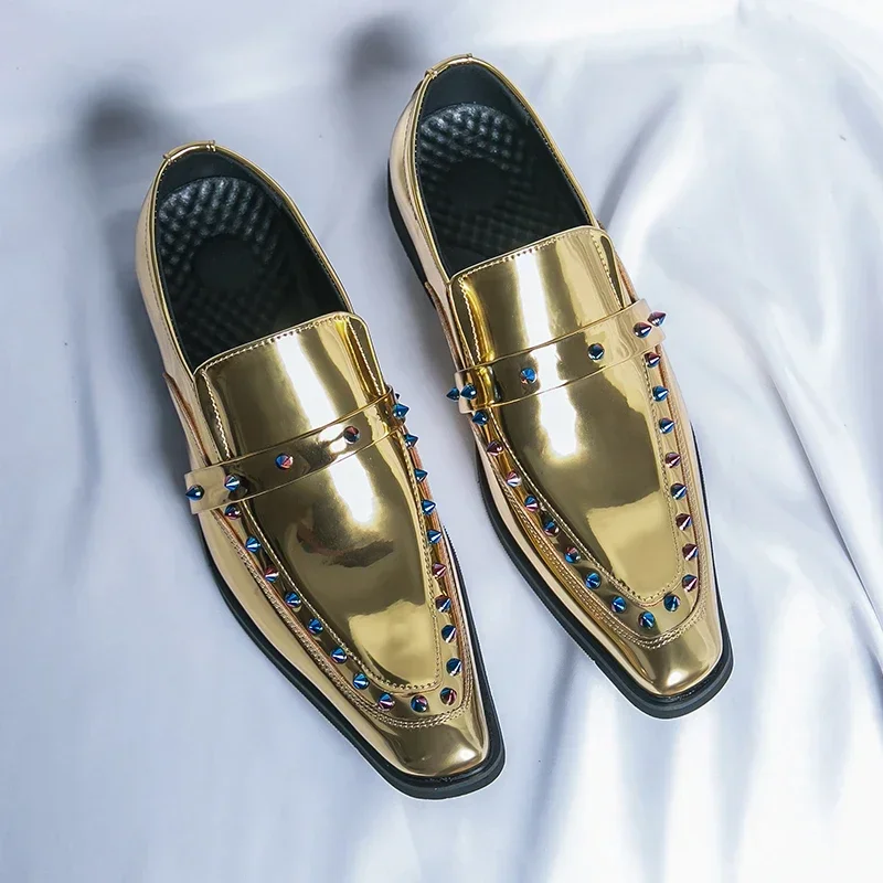 Loafers Heren PU Veelkleurige Klinknagel Decoratieve Puntige Banketschoenen Lage Hak Business Casual Schoenen Klassieke Haarstylist Schoenen