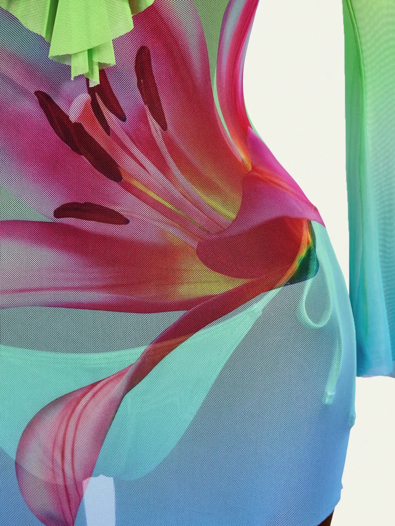 

Неоново-зеленое шифоновое парео с цветочным принтом и комплектом бикини с завязками на шее