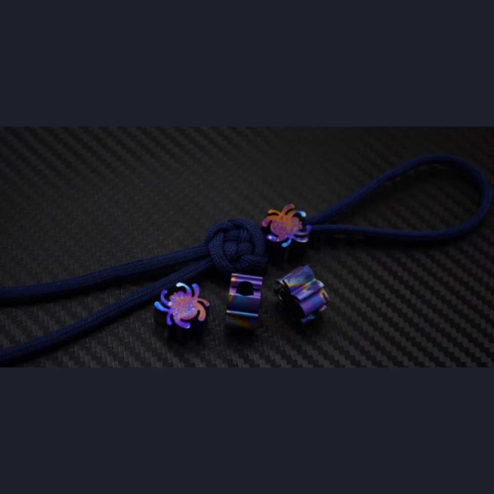 قلادة عنكبوت من التيتانيوم مُشكَّلة باستخدام الحاسب الآلي - لمسة نهائية قزحية الألوان بلون حراري، تناسب سكين/باراكورد/سلك تيتانيوم #5