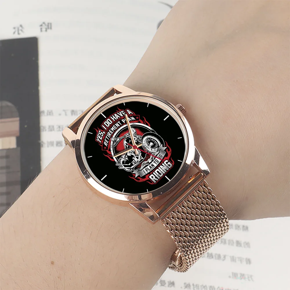 Jam Tangan Hitam Peringatan Emas Mawar 45/38mm untuk Pria dan Wanita, Desain Sepeda Motor Kuarsa Gelang Perak Jam Hadiah yang Dapat Disesuaikan