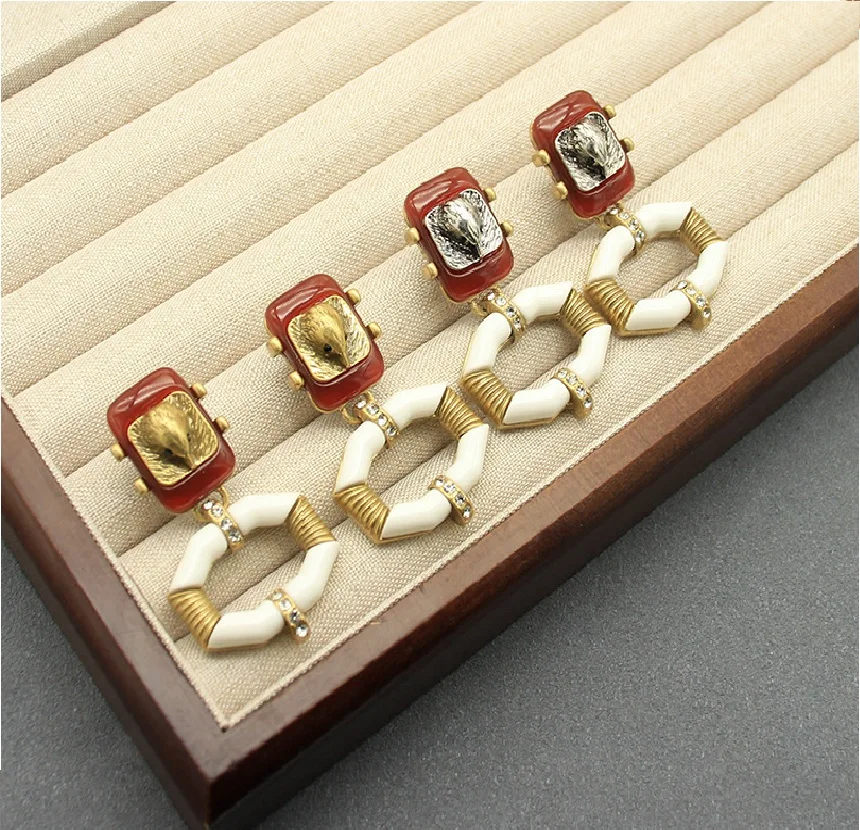 

Exaggerated S925 Silver Needle Geometric Square Earrings Unique Retro Color Collision Design Women's Fashion Jewelry Ear Cuffs