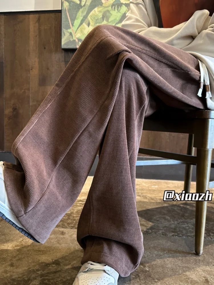 

Весенне-осенние новые плотные брюки из европейского хлопкового вельвета, повседневные, плиссированные, свободные, прямого кроя, модные, трендовые.