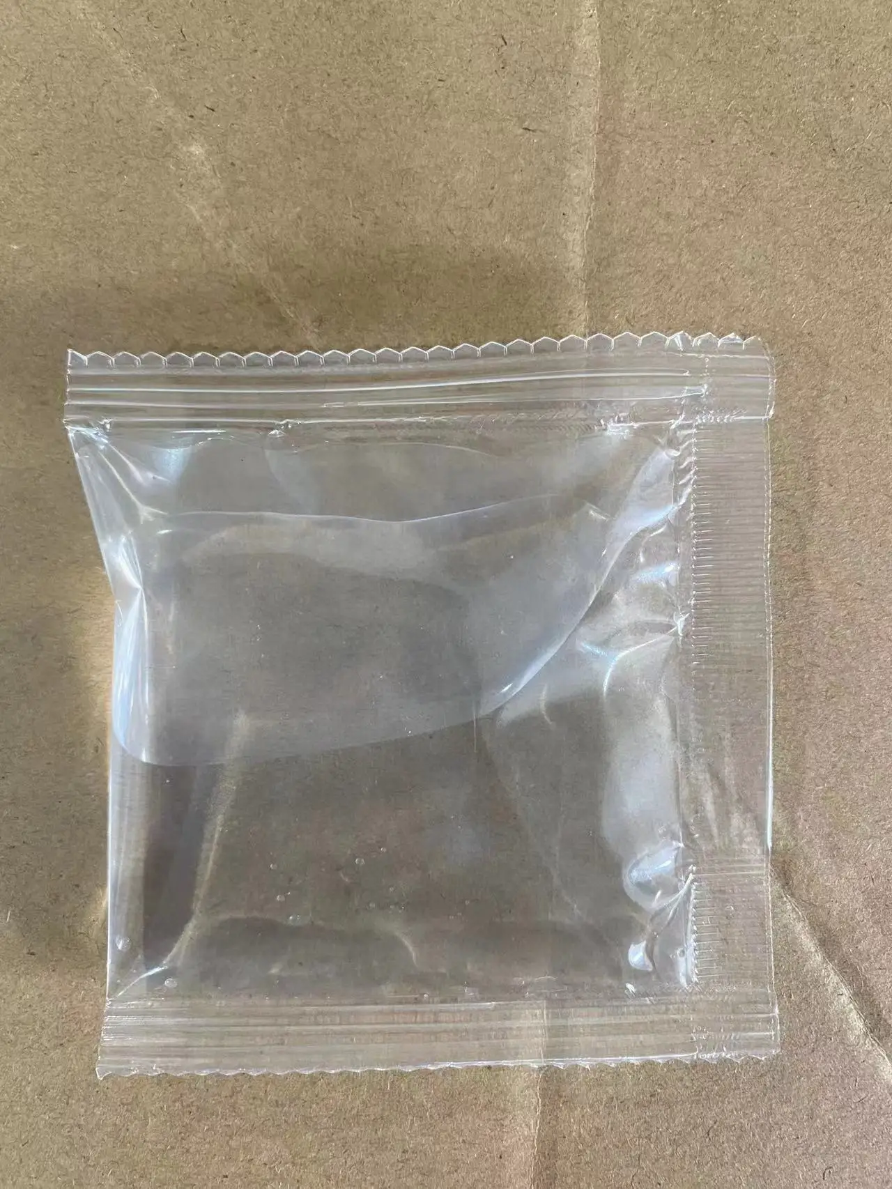 Коммерческая пневматическая упаковочная машина для жидкой пасты. Упаковочная машина для наполнения из нержавеющей стали.