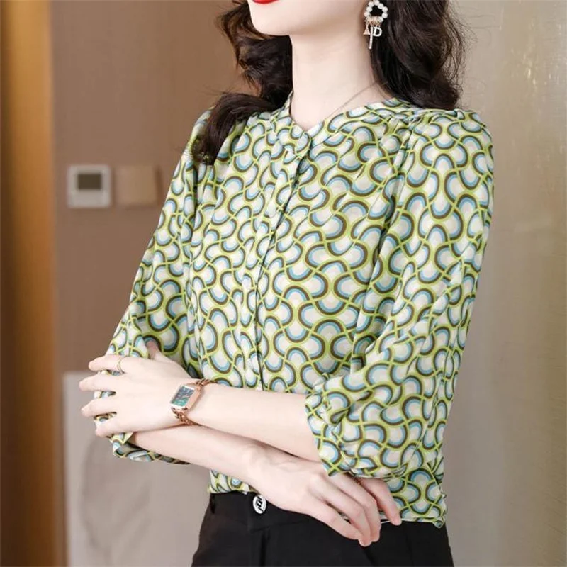 Women Spring Summer Style Chiffon Blouses Shirts Lady Casual Half Puff Sleeve Stand Collar Printed Blusas Tops DF4982