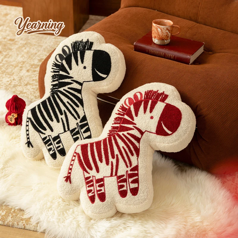 

Китайский Новый год, плюшевая подушка в форме красного пони-праздничная декоративная подушка для дивана, гостиной, спальни