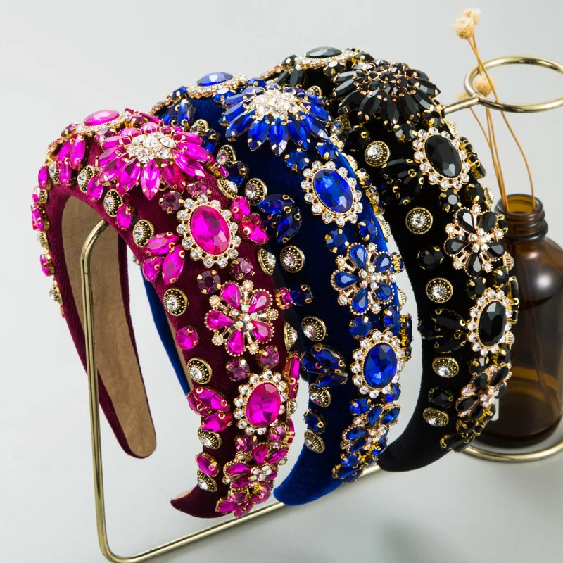 

European and American fashions exaggerate the court's light luxuries and flash flower hair band