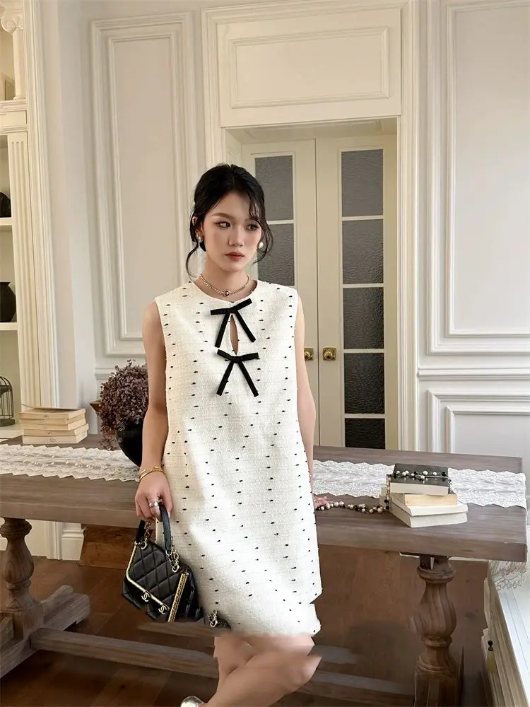 Nieuwe zomerstijl 2022, temperament in Franse stijl, Hepburn-geïnspireerd, zoete kleurblokkering, strik, uitgeholde jurk