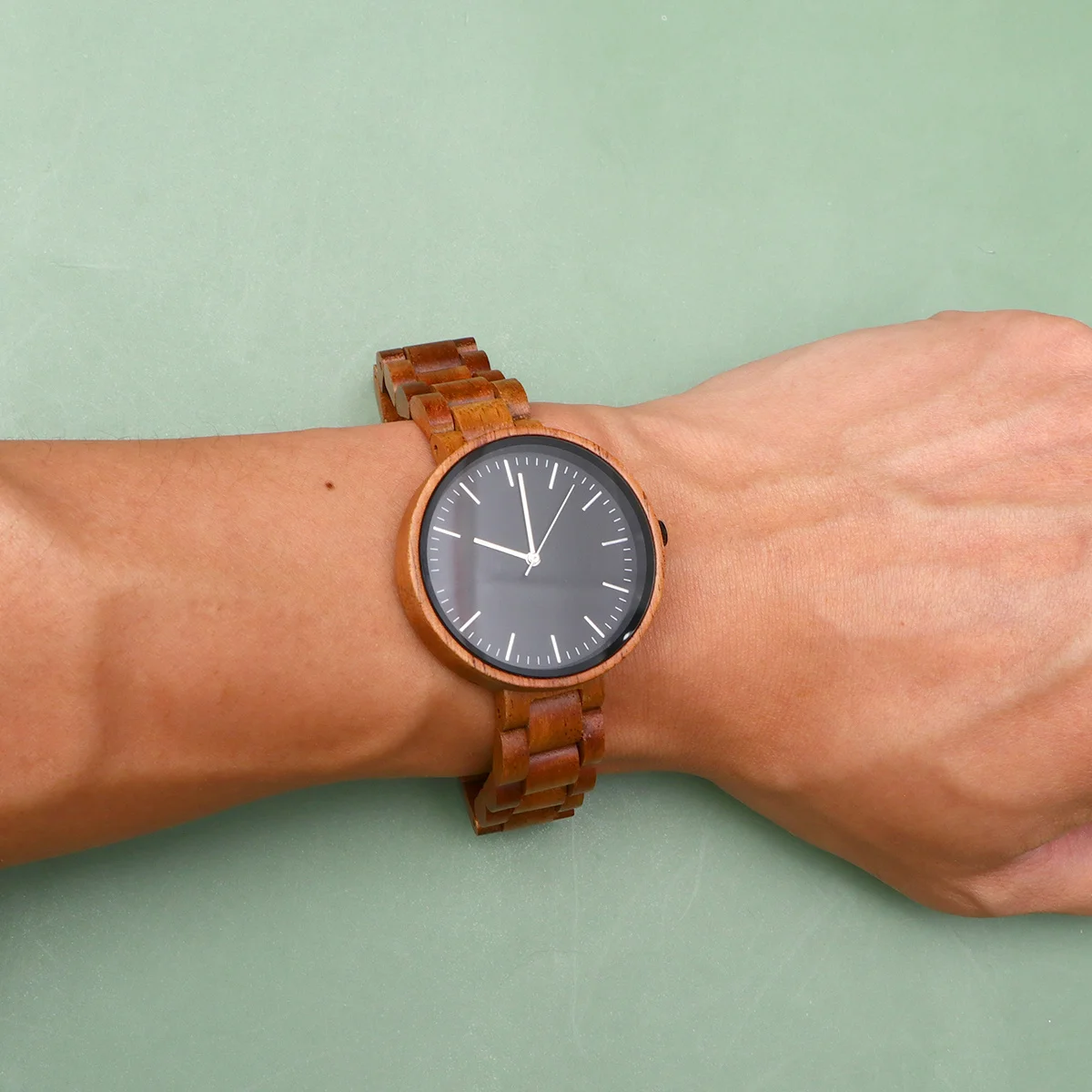 

1 шт. деревянные женские часы, винтажные легкие удобные наручные часы из орехового дерева, элегантный подарок для родственников, деревянные часы