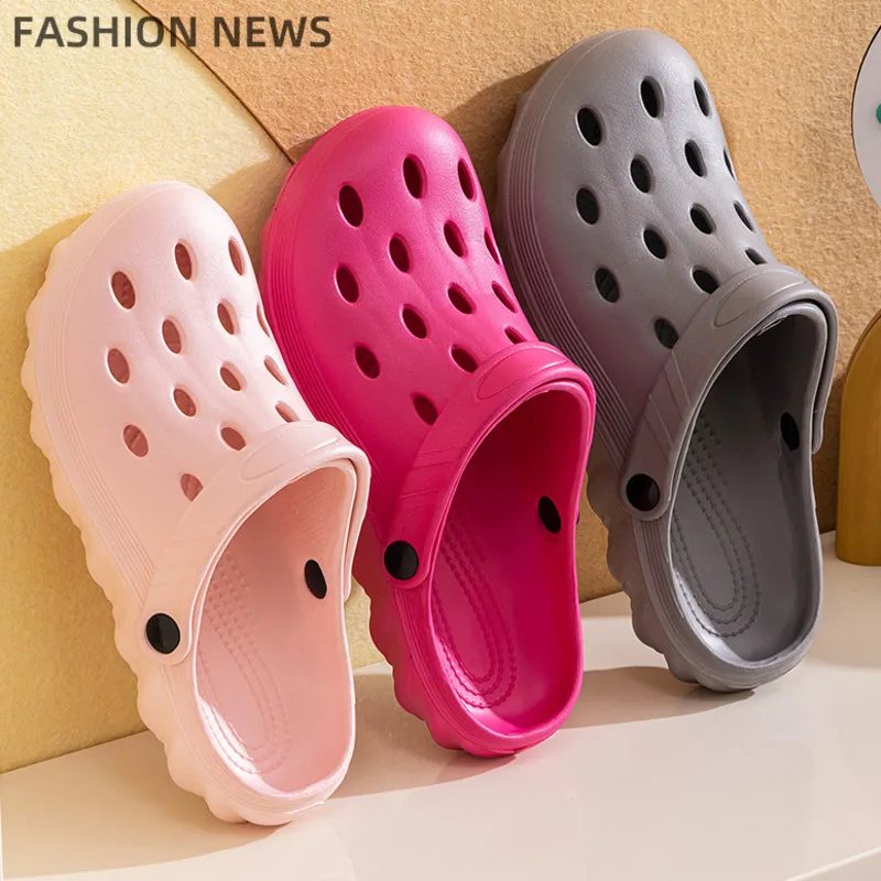 

Summer Solid Woman Man Clogs Shoes EVA Soft Bottom Female Garden Slippers Casual Waterproof Women Beach Slippers