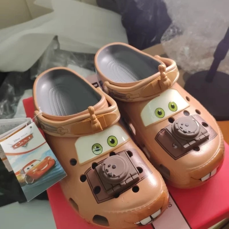 Urocze Kreskówkowe Letnie Kapcie Mater z Błyskawicą, Kapcie Mater, Buty Samochodowe, Oddychające Antypoślizgowe Kapcie Mater, Pochodne Produkty Animacyjne