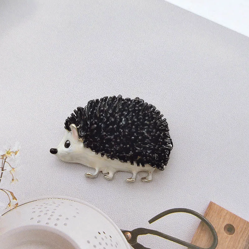 

Модная новая милая брошь в виде ежика, креативная и нишевая брошь в виде животного, универсальная повседневная брошь
