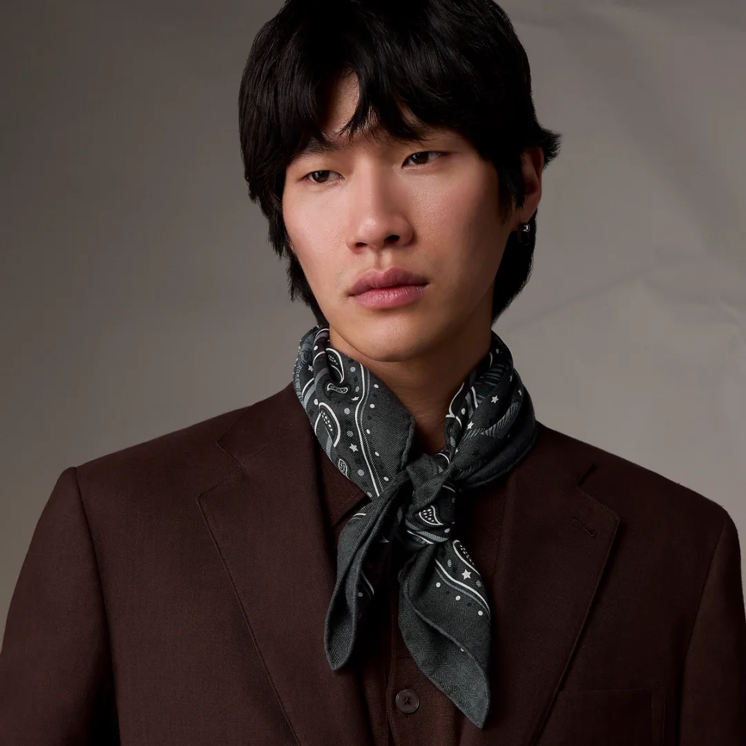 

Luxury Deisgner Man Scarf in Silk Cashmere with Hand-roll 70cm Men Square Bandanas Neck Shawls Christmas gifts