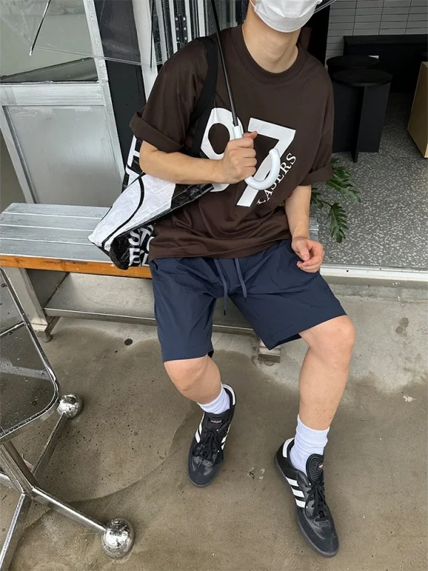 กางเกงลำลองทรงตรงแบบอเมริกันเรโทร ผ้าบาง แห้งเร็ว สีสันสดใส ใส่ได้ทั้งชายและหญิง ทรงหลวม ระบายอากาศดี ขากว้าง ใส่ได้หลายโอกาส ความยาวห้าส่วน