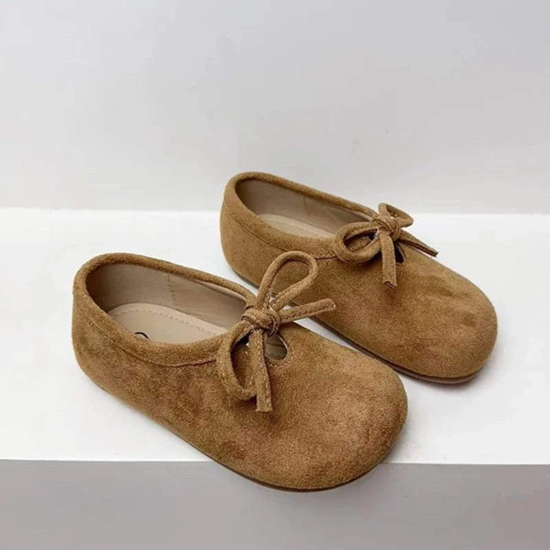 2025 Scarpe eleganti per ragazze del bambino di marca Scarpe semplici in pelle scamosciata per bambini piccoli Mary Janes Ballerine Scarpe eleganti per ragazza Scarpe per la festa nuziale della scuola