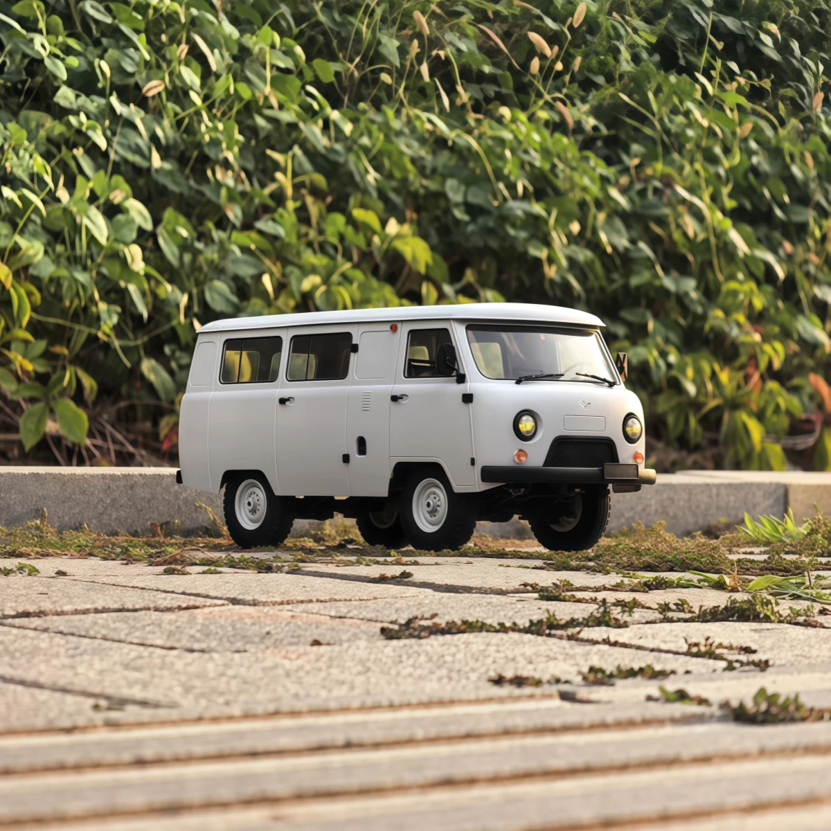 WPL C104 UAZ‑452 1/12 Full‑Proportional RC Crawler 4WD Off‑Road Van With Dual‑Speed Gearbox LED Light Set RTR RC Model Car