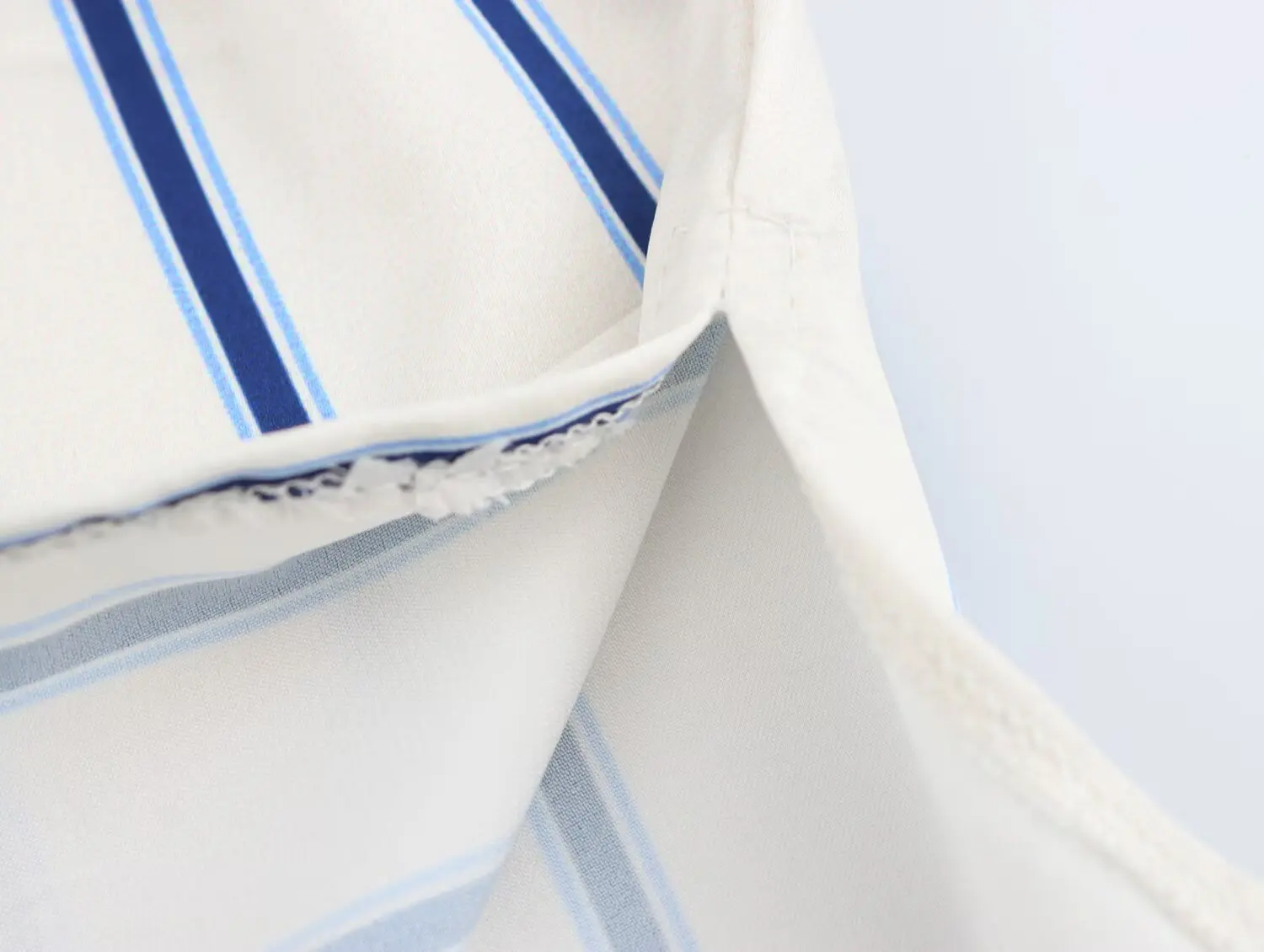 เสื้อเชิ้ตผู้หญิงสไตล์ยุโรปและอเมริกา แฟชั่นอเนกประสงค์ ปกเสื้อแบบปกเชิ้ต แขนกว้าง ลายทาง ทรงเข้ารูป ปี 2025