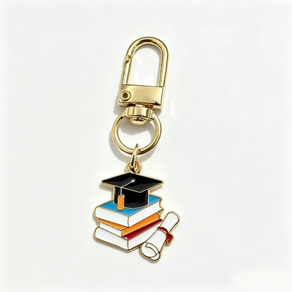 5 Designs Schlüsselanhänger mit Abschlusskappe, Metall-Diplom-Anhänger, Karabiner-Schlüsselring, Abschlussgeschenke für Schüler und Studenten – Detail 2