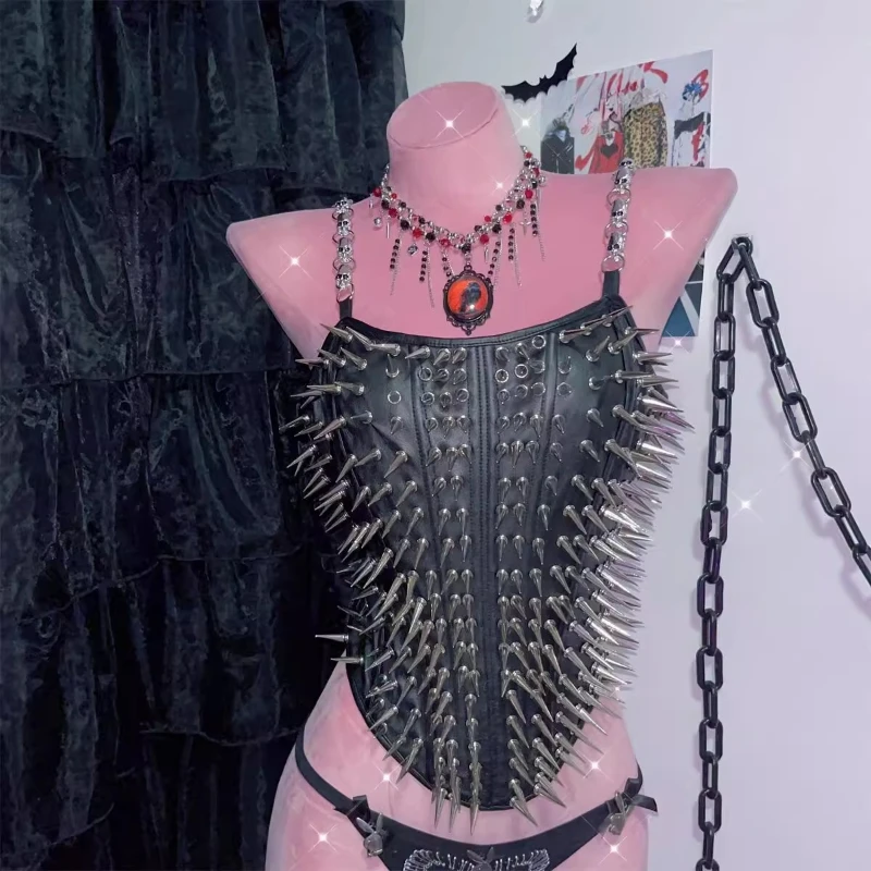 Design originale Nero Y2K Hot Girl Rivet Catena Canotta da donna Europeo Americano Nuovo Punk Sexy Dolce Fresco Sling Vest Ladies