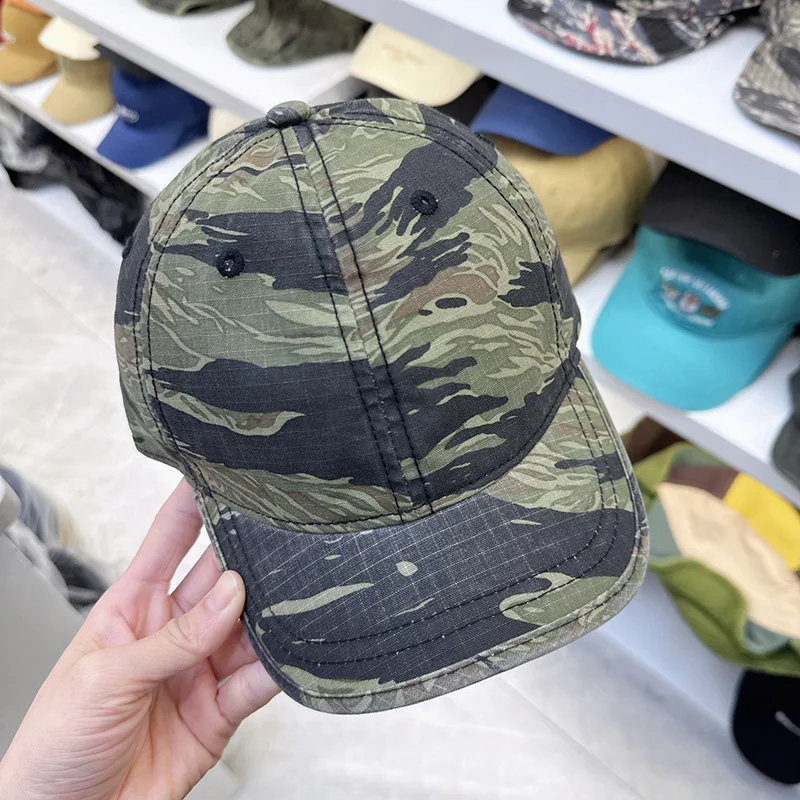 Retro camo short-brim baseball cap for men and women, versatile soft-top sun hat, casual outdoor running cap