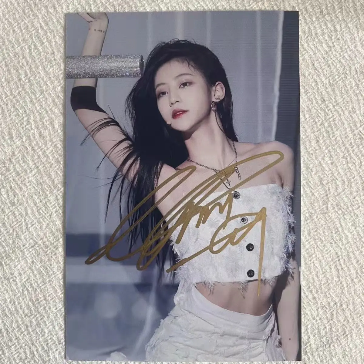 SNH48 Yuan Yiqi's personally signed promotional photo, 6-inch non printed birthday gift for classmates and friends