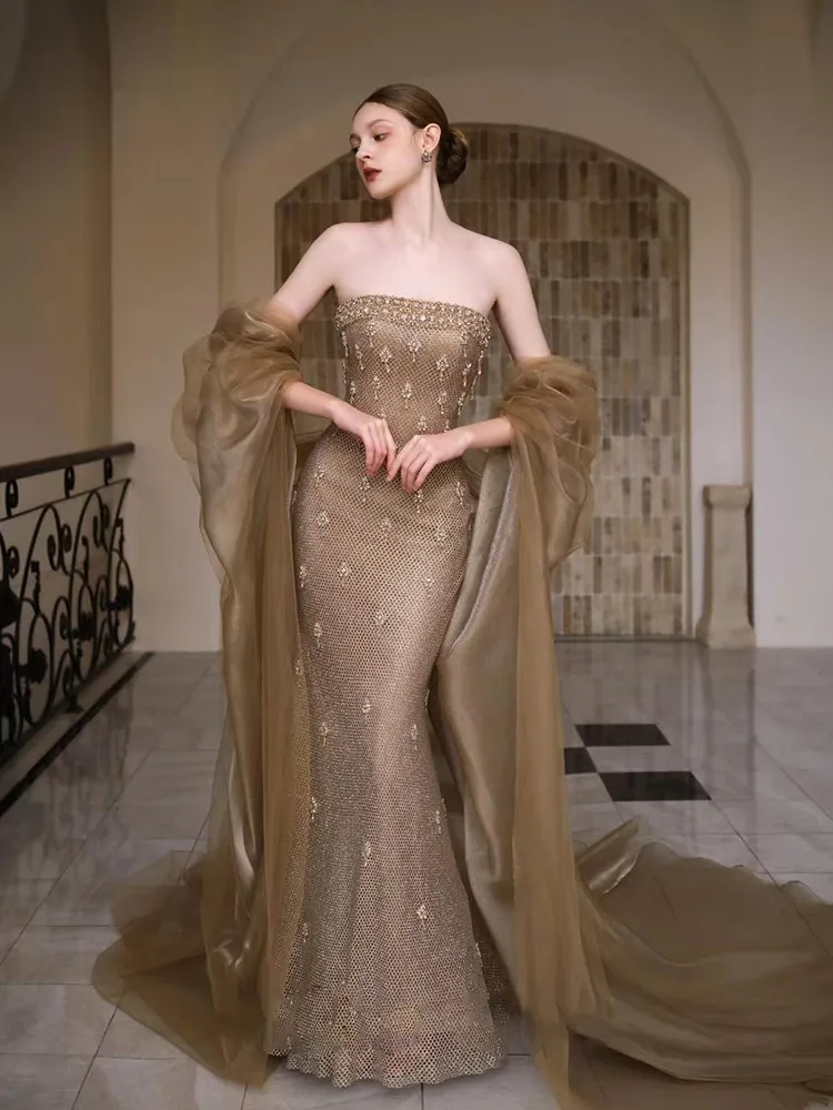 

New golden strapless shiny and heavy industry toasting dress