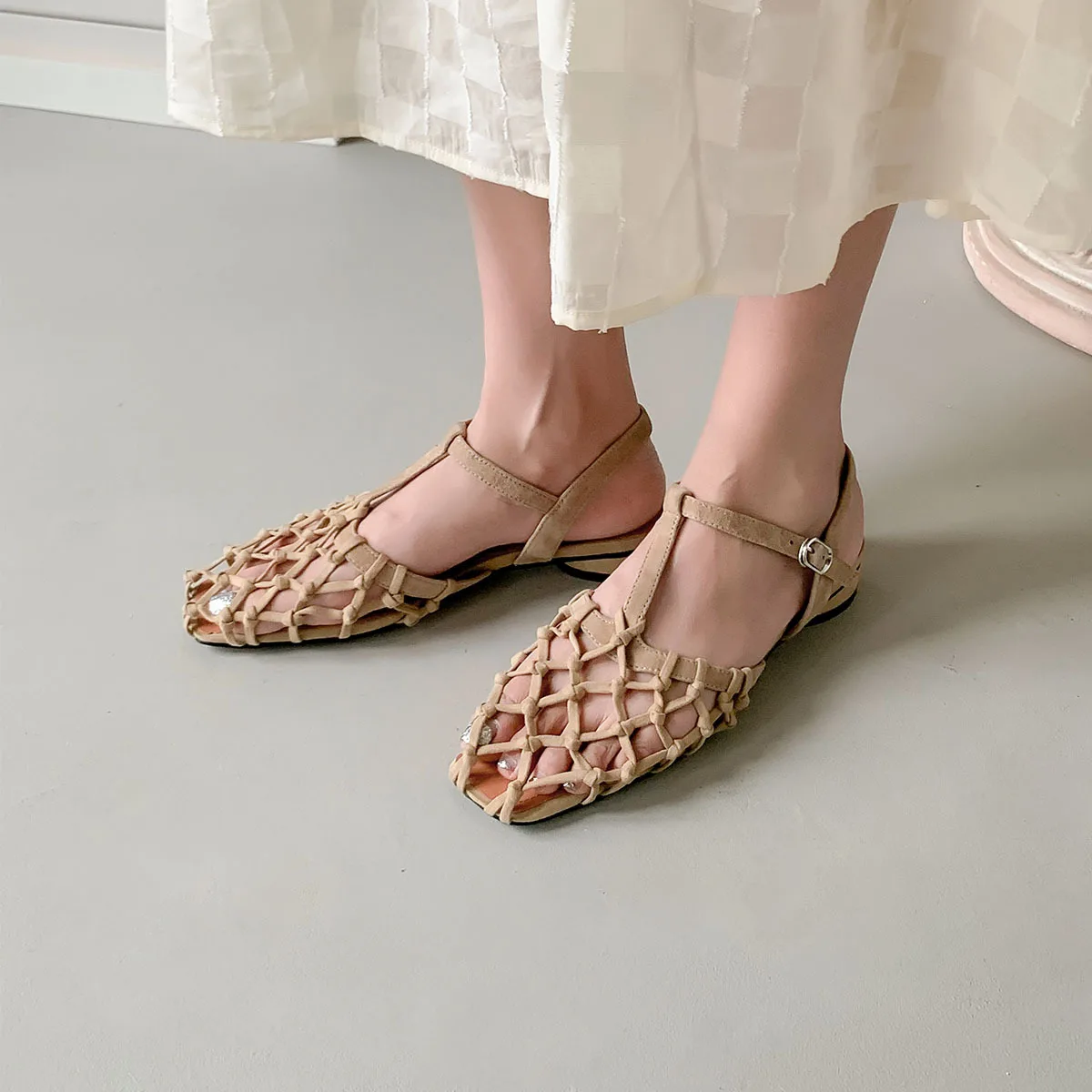 

Arden Furtado 2025 Summer Sheep suede Narrow Band weave T-Strap Sandals Square toe Low heel Buckle strap Hollow Modern Sandals