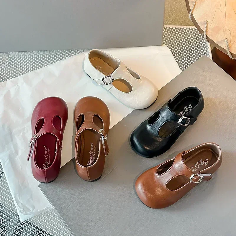 الفتيات الأميرة أحذية سوداء أصابع مستديرة 2025 موضة جديدة للأطفال أداء أحذية بولي Leather جلد عدم الانزلاق الأطفال حذاء مسطح 23-33