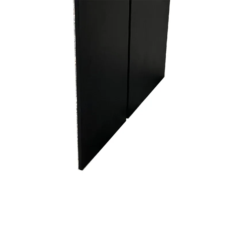 Steunframe van massief koolstofstaal met tafelpoten