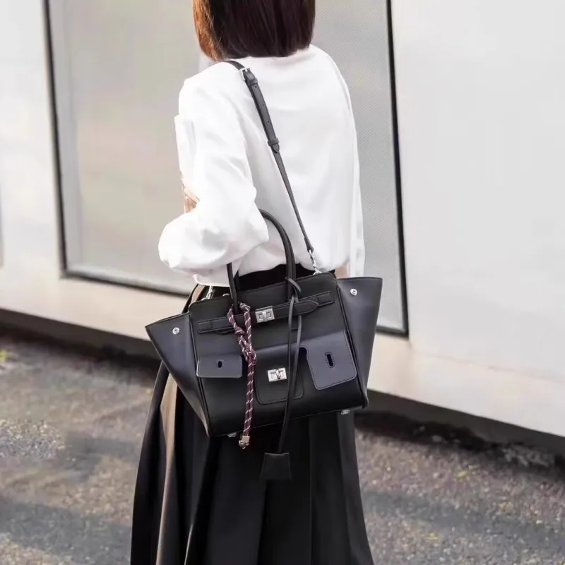

New large-capacity commuter single-shoulder bag, locking tote wing bag, genuine leather shopping bag, handbag