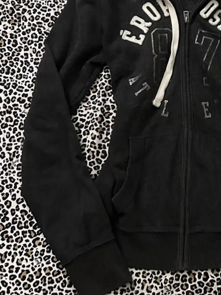 2025 ميسا رائجة البيع Y2K رسالة مطبوعة الفراء طوق القوطية بلون هوديي المرأة سليم شخصية سوداء سستة البلوز Autu