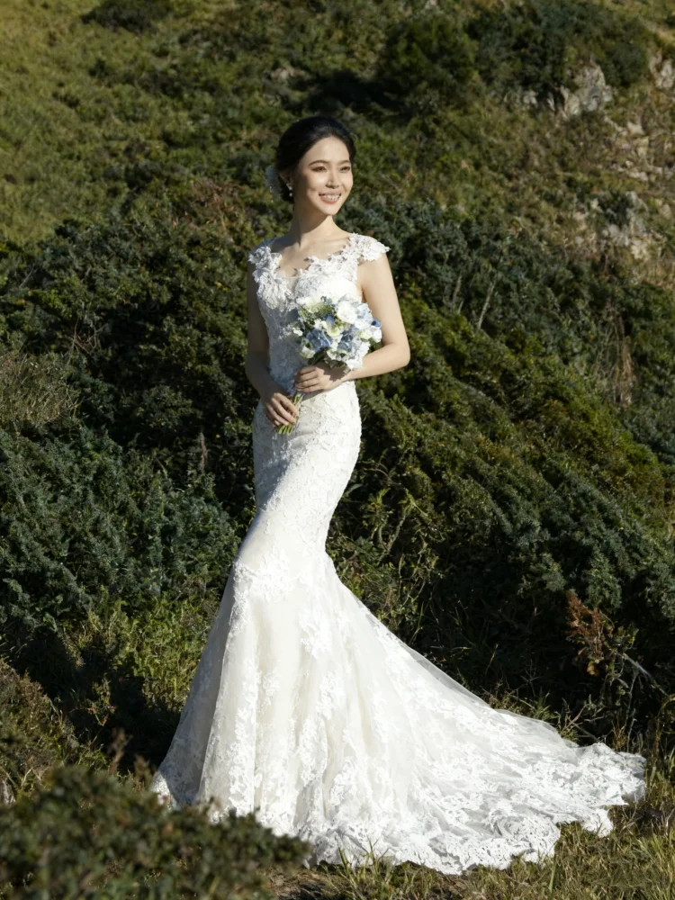 تخصيص 2026 المرأة الأنيقة الأبيض ذيل السمكة تنورة الدانتيل التصحيح زهرة الندى الظهر قصيرة الأكمام تصميم فستان الأميرة فستان الزفاف #2