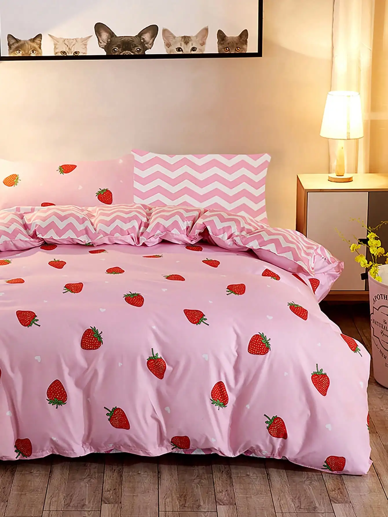 3pcs Cartoon Pink Strawberry Print Bedding Set, Reversible, Cute Campus Style Bedding Set Suitable For Students And Teenagers Back To School Season, All Seasons, Soft And Breathable, Machine Washable (1 Duvet Cover + 2 Pillowcases)