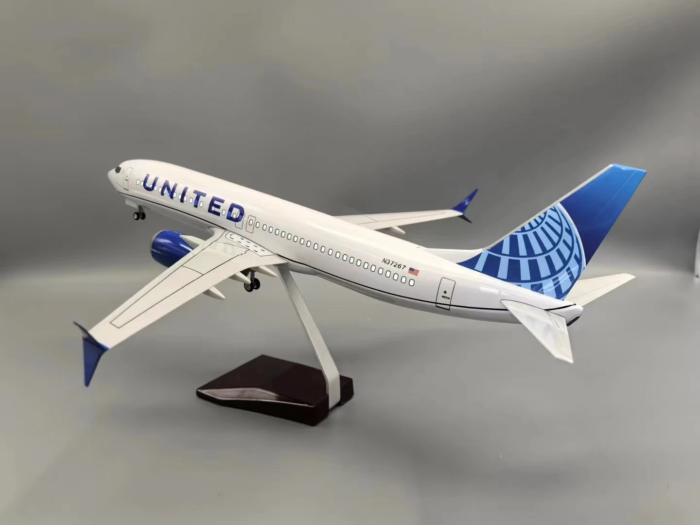 B737 MAX United New Aircraft 737 Airlines 47CM Diecast Plane Model With Miniature Airplanes Model For Collections And Displays