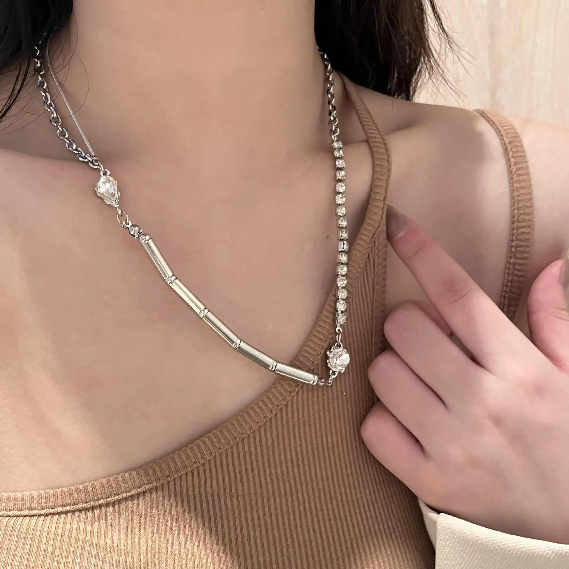 Small zircon chain stitching necklace cold wind design strange spice girl personality clavicle chain necklace girl Free shipping