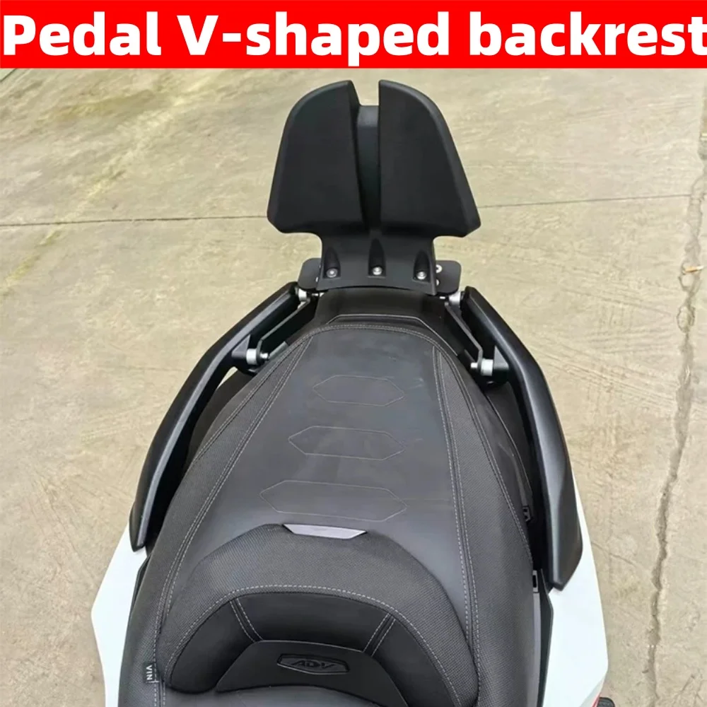 Multifunctional accessories for the 2026 VOGE SR450X scooter, including a foldable rider backrest, luggage rack, and side cases.