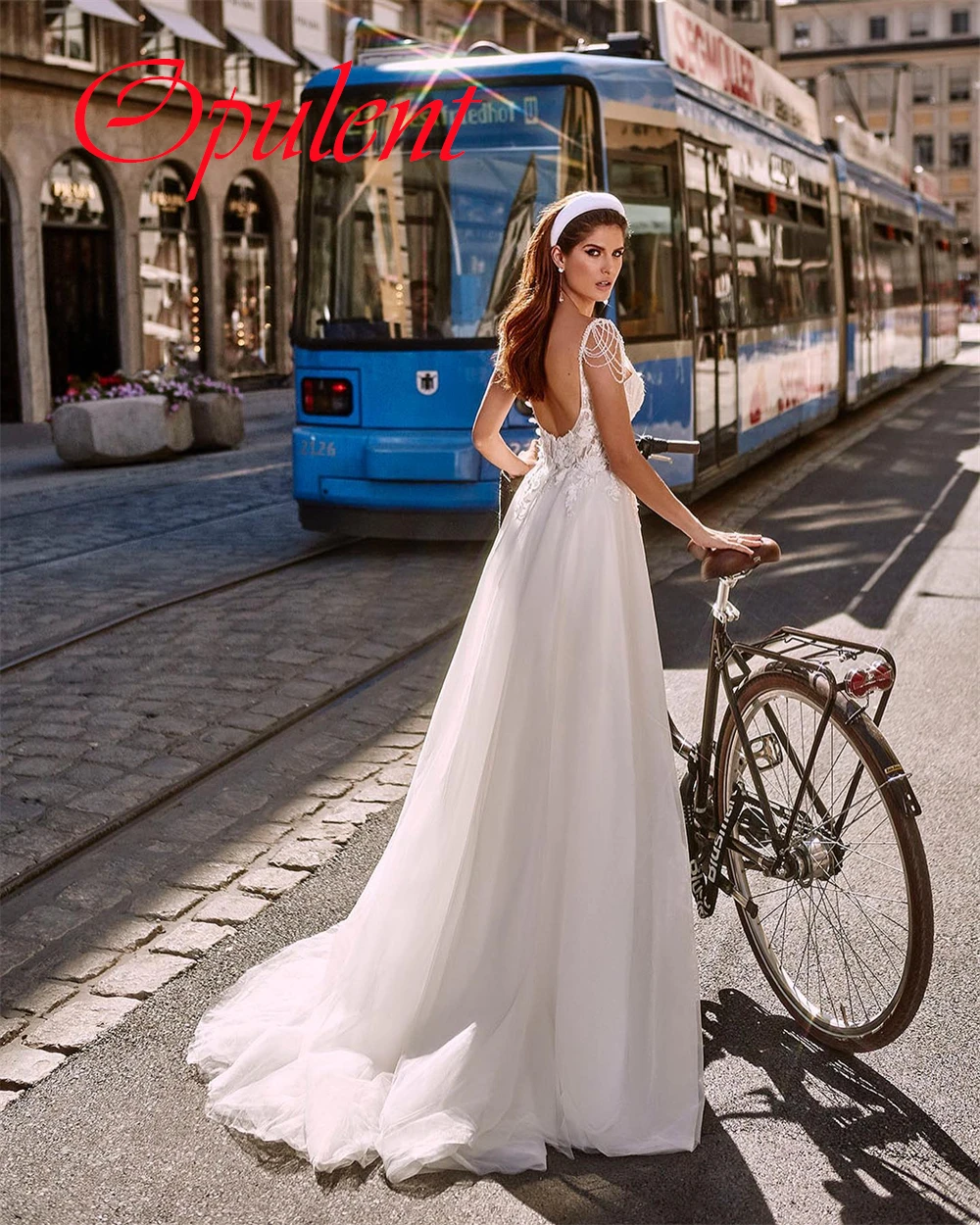 Customized Elegant White Organza Wedding Dress Exquisite V-neck Spaghetti Straps Bridal Party Delicate Backless Bridal Gowns