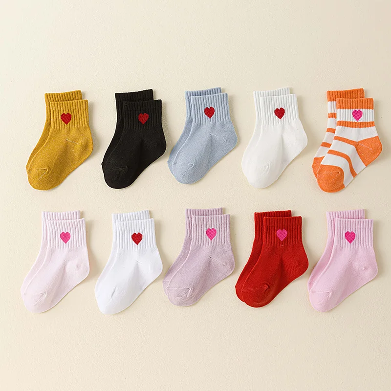 عبوة من 10 جوارب قصيرة للأطفال بأنماط قلب بألوان متنوعة